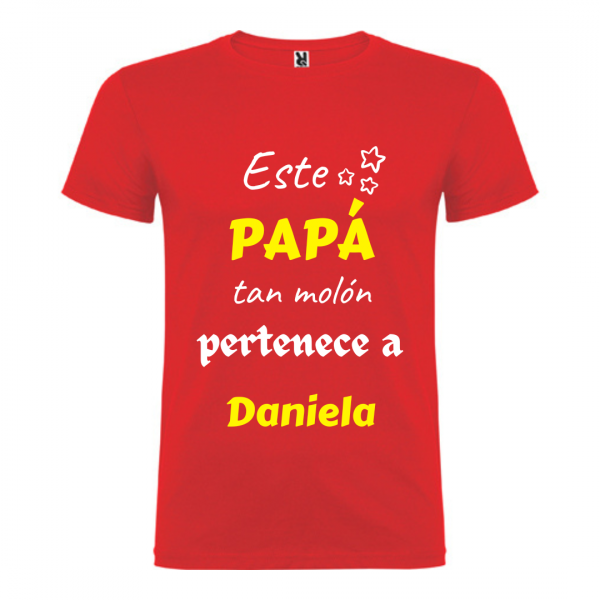 Camiseta Este papá tan molón pertenece a + Nombre