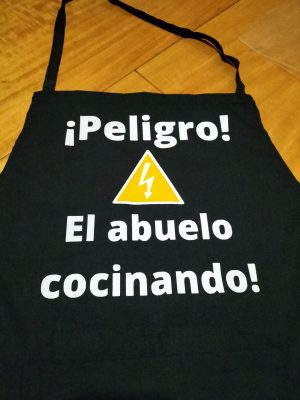 Delantal Peligro! El abuelo cocinando