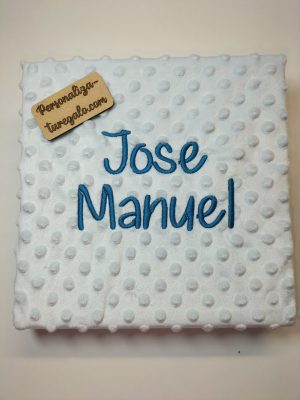 Manta Topitos Azul claro + nombre bordado