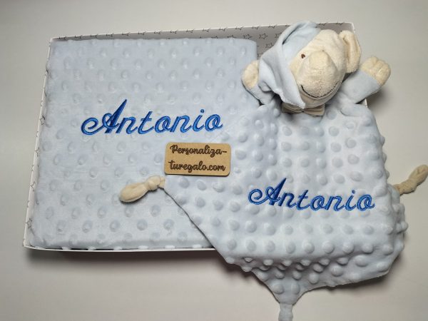 Cajita Manta + Doudou Bordado Osito Azul Claro - Imagen 5